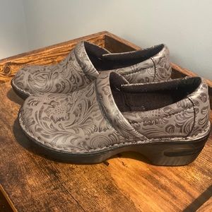 Box Born Peggy Grey Tooled Professional Clogs Embossed Concept. 7.5